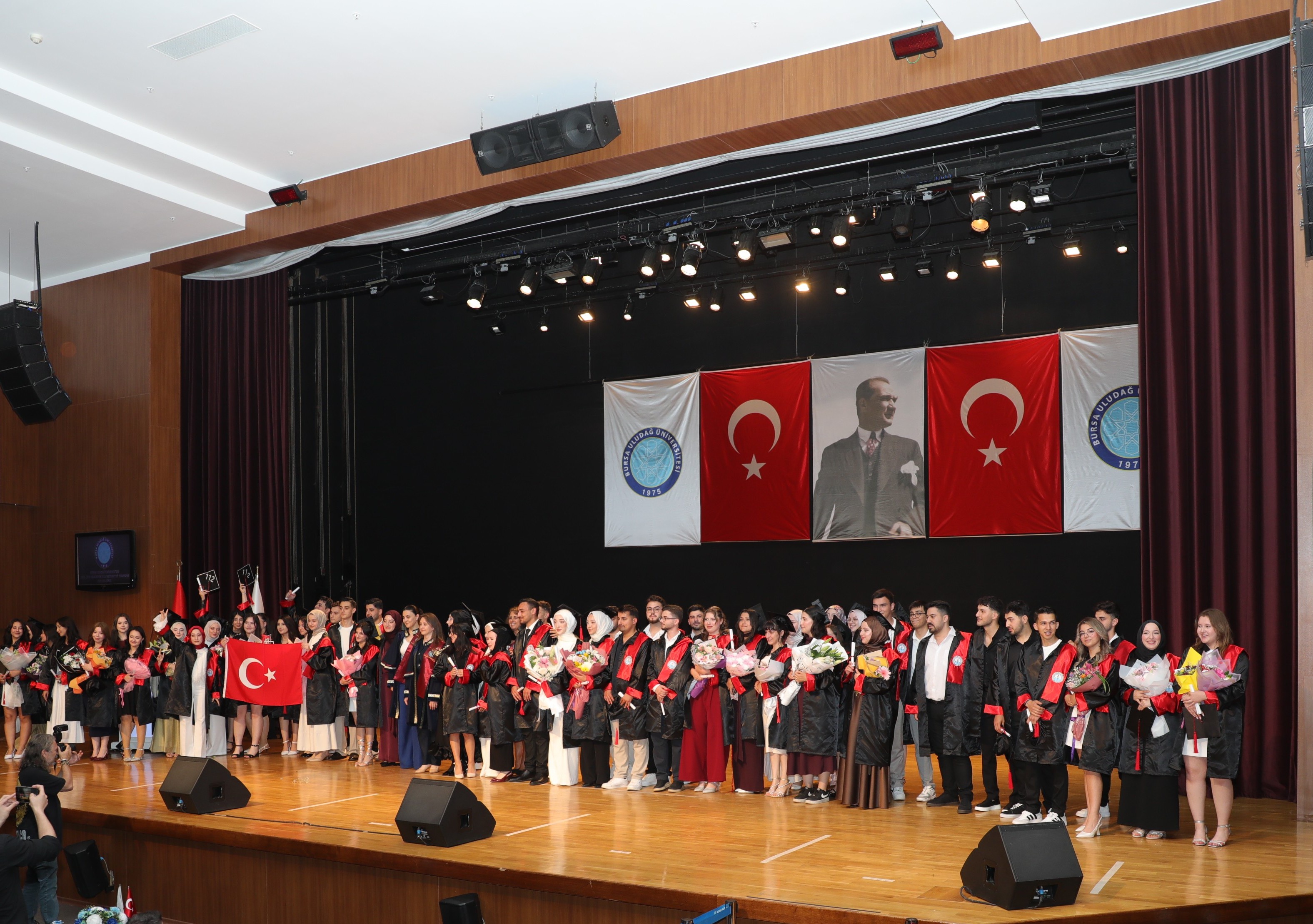 MESLEK YÜKSEKOKULUMUZDA 2026 MEZUNİYET SEVİNCİ